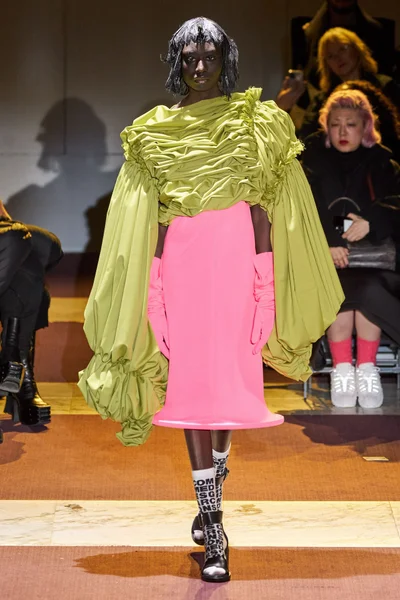 Look 10